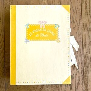 French Baby gift! Keepsake box for baby from France by Garde La Trace.